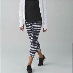 Lululemon Wunder Under Crop II Shady Palms Black White Stripe Banana Leaf sz 2